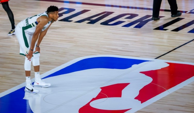 Ο Γιάννης Αντετοκούνμπο ξανά MVP του ΝΒΑ