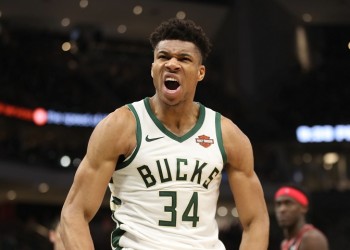 NBA: Στην κορυφαία πεντάδα ο Αντετοκούνμπο