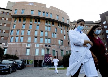 O Μπερλουσκόνι παίρνει εξιτήριο από το νοσοκομείο έπειτα από δώδεκα ημέρες θεραπείας λόγω κορονοϊού