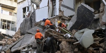 Ίχνη ζωής σε χαλάσματα στη Βηρυτό, έναν μήνα μετά τη φονική έκρηξη!