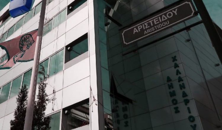 Ο Δήμος Χαλανδρίου για τον τραυματισμό περαστικού από πτώση δέντρου