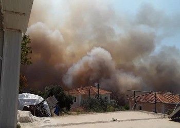 Σε ύφεση η πυρκαγιά στην Κεφαλονιά (βίντεο)