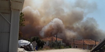 Σε ύφεση η πυρκαγιά στην Κεφαλονιά (βίντεο)