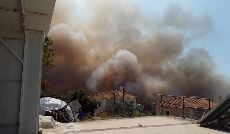 Σε ύφεση η πυρκαγιά στην Κεφαλονιά (βίντεο)