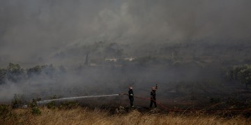 Χωρίς ενεργό μέτωπο η πυρκαγιά στη Νέα Μάκρη