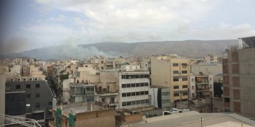 Φωτιά στον Υμηττό, στον Βύρωνα (βίντεο)