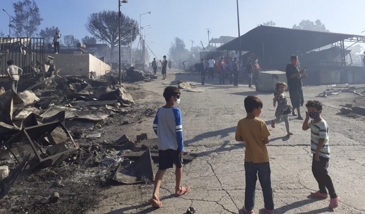 Αντώνης Λιάκος : Κι εγώ φωτιά θα έβαζα στη Μόρια