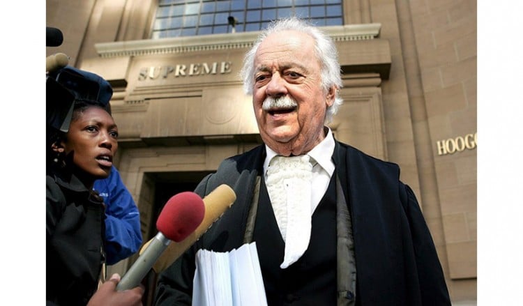 Απεβίωσε ο ομογενής δικηγόρος του Νέλσον Μαντέλα, Γιώργος Μπίζος