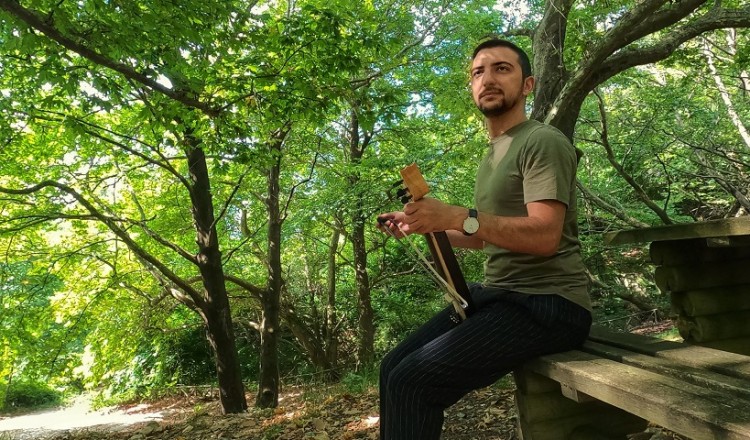 Ο Χρήστος Καλιοντζίδης ξεκινά διαδικτυακά μαθήματα ποντιακής λύρας