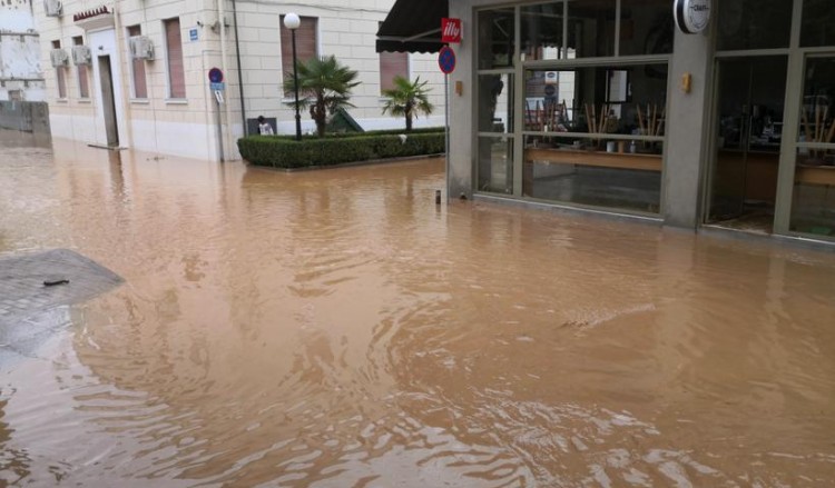 Ζημιές από τον «Ιανό» σε περισσότερα από 3.000 κτήρια διαπίστωσαν μηχανικοί του υπουργείο Υποδομών