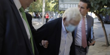 Απολογούνται οι ιδρυτές της Folli Follie για σωρεία κακουργημάτων
