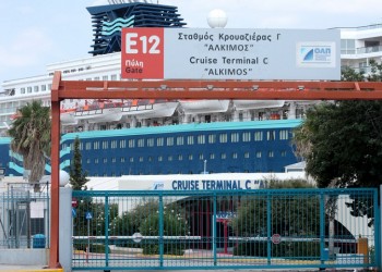 Στον Πειραιά το κρουαζιερόπλοιο με τα 12 κρούσματα κορονοϊού
