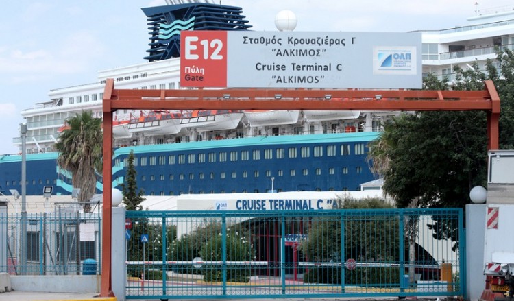 Στον Πειραιά το κρουαζιερόπλοιο με τα 12 κρούσματα κορονοϊού