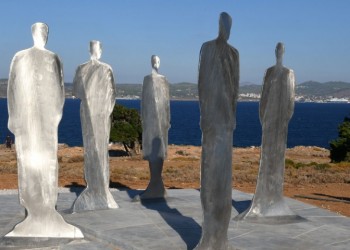 Αποκαλυπτήρια του μνημείου του ΚΚΕ στη Μακρόνησο (φωτο)