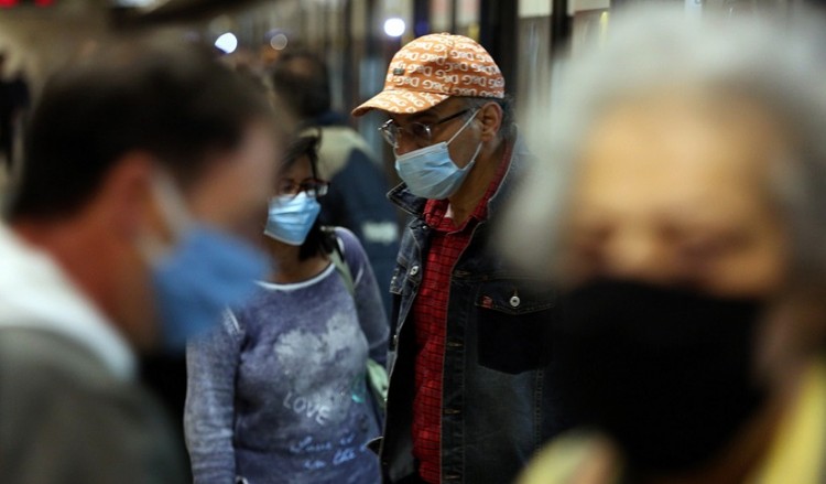 Κορονοϊός: Η μάσκα λειτουργεί και ως άτυπο... εμβόλιο!