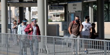 Οι 11 περιοχές που είναι υποχρεωτική η χρήση μάσκας και σε εξωτερικούς χώρους