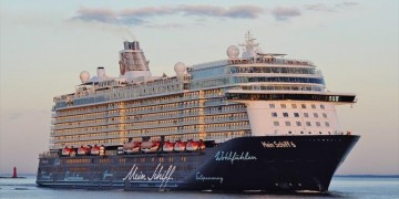 Τι δείχνουν τα πρώτα τεστ κορονοϊού στο κρουαζιερόπλοιο «Mein Schiff 6» και ποια η κατάσταση της υγείας του πληρώματος