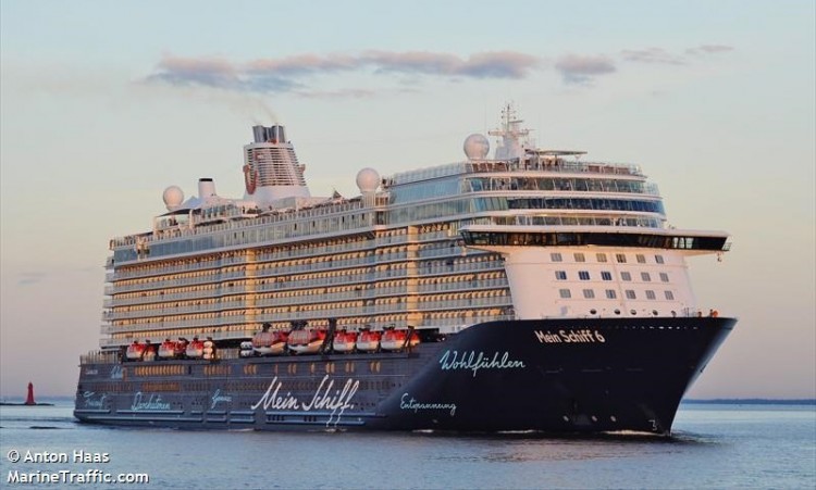 Τι δείχνουν τα πρώτα τεστ κορονοϊού στο κρουαζιερόπλοιο «Mein Schiff 6» και ποια η κατάσταση της υγείας του πληρώματος