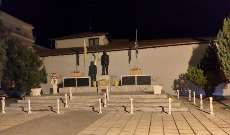 Νέος βανδαλισμός στο μνημείο των Ποντίων στην Αλεξάνδρεια Ημαθίας (βίντεο)