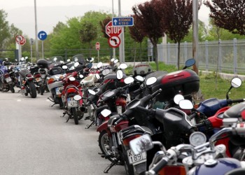 Τι ισχύει για το δίπλωμα αυτοκινήτου και την οδήγηση μοτοσικλετών έως 125 κ. εκ.