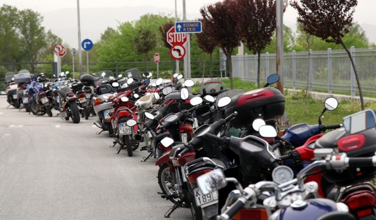 Τι ισχύει για το δίπλωμα αυτοκινήτου και την οδήγηση μοτοσικλετών έως 125 κ. εκ.