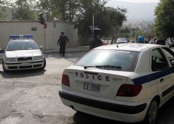 Φωτοβολίδα με μικρό αλεξίπτωτο έπεσε στο ύψος της αμερικανικής πρεσβείας