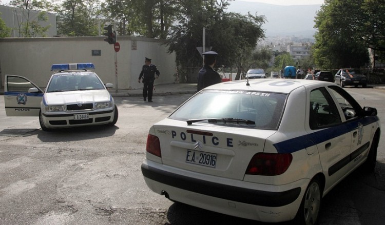 Φωτοβολίδα με μικρό αλεξίπτωτο έπεσε στο ύψος της αμερικανικής πρεσβείας