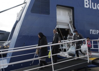 Στο Λαύριο πλοίο μετανάστες και πρόσφυγες από έξι νησιά