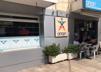 Στην Αθήνα ο νικητής της χρονιάς στο ΛΟΤΤΟ – Τι λέει ο ιδιοκτήτης του τυχερού πρακτορείου ΟΠΑΠ στον Αγ. Δημήτριο