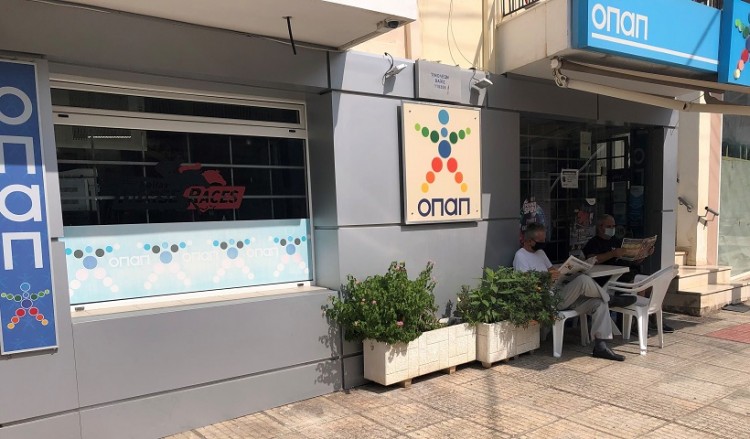 Στην Αθήνα ο νικητής της χρονιάς στο ΛΟΤΤΟ – Τι λέει ο ιδιοκτήτης του τυχερού πρακτορείου ΟΠΑΠ στον Αγ. Δημήτριο