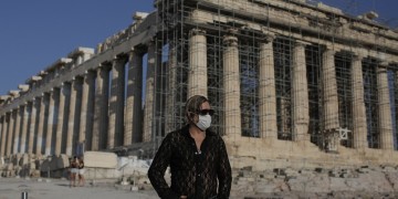 Ο Μίκι Ρουρκ στην Ακρόπολη