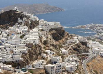 Βρετανία: Σε καραντίνα οι ταξιδιώτες από Τήνο, Σέριφο, Μύκονο, Κρήτη