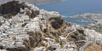 Βρετανία: Σε καραντίνα οι ταξιδιώτες από Τήνο, Σέριφο, Μύκονο, Κρήτη
