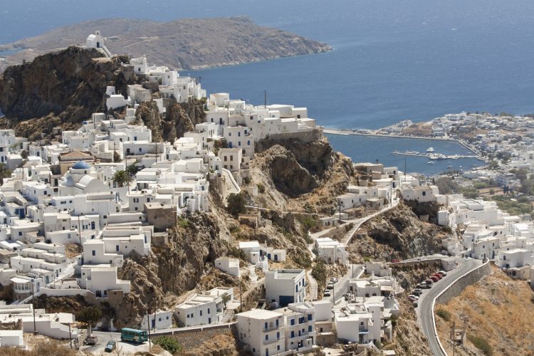 Βρετανία: Σε καραντίνα οι ταξιδιώτες από Τήνο, Σέριφο, Μύκονο, Κρήτη