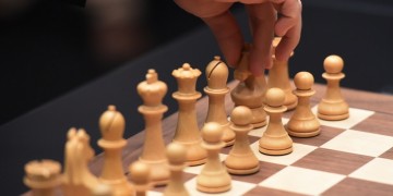 Κοζάνη: Κορυφαίος Έλληνας σκακιστής αντιμετώπισε 24 αντιπάλους ταυτόχρονα