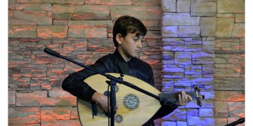 Θεσσαλονίκη: 12χρονος βραβευμένος μουσικός έγραψε βιβλίο για το ούτι στη Χαλκιδική