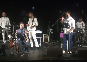 Μοναδική η συναυλία των αδελφών Τσαχουρίδη στο Καστελόριζο – Η ποντιακή λύρα αντήχησε στο ακριτικό νησί (βίντεο)