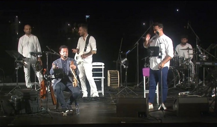 Μοναδική η συναυλία των αδελφών Τσαχουρίδη στο Καστελόριζο – Η ποντιακή λύρα αντήχησε στο ακριτικό νησί (βίντεο)