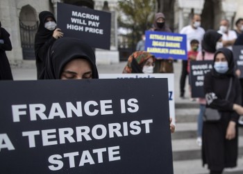 Απειλές κατά του Μακρόν και του περιοδικού «Charlie Hebdo» για σκίτσα του Μωάμεθ