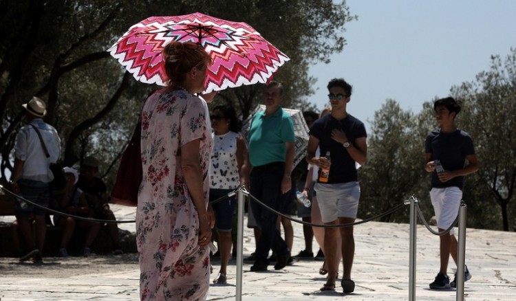 Μέχρι πότε θα κρατήσει η ζέστη – Πάνω από τα κανονικά επίπεδα η θερμοκρασία