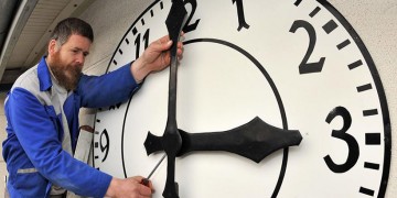 Να αλλάξει ή να μην αλλάξει η ώρα;