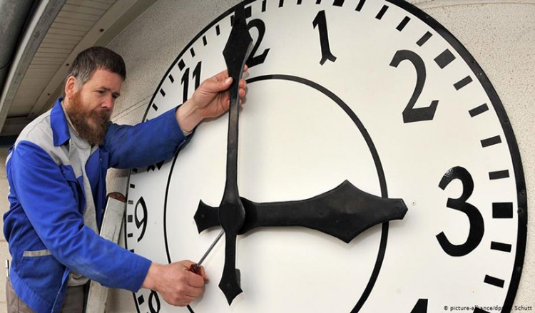 Να αλλάξει ή να μην αλλάξει η ώρα;