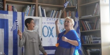 Ο μοναδικός μαθητής στους ακριτικούς Αρκιούς τίμησε την 28η Οκτωβρίου (βίντεο)