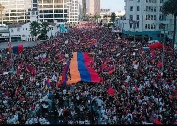 ΗΠΑ: Μεγαλειώδης πορεία Αρμενίων προς το τουρκικό προξενείο στο Λος Άντζελες (φωτο)