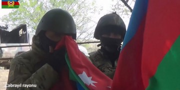 Ναγκόρνο Καραμπάχ: Πύραυλοι έπληξαν το Στεπανακέρτ λίγο πριν την έναρξη της εκεχειρίας