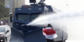 Λευκορωσία: Aναφορές για πυροβολισμούς σε συγκρούσεις αστυνομικών δυνάμεων-διαδηλωτών