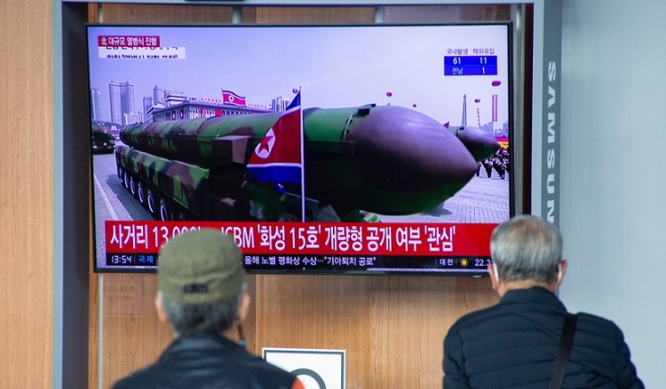 Νέο διηπειρωτικό βαλλιστικό πύραυλο παρουσίασε η Βόρεια Κορέα
