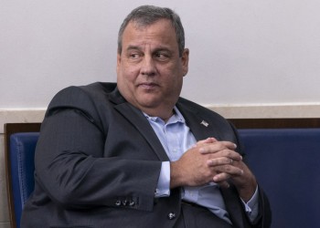 Σύμβουλος του Τραμπ: Έκανα λάθος που δεν φορούσα μάσκα στον Λευκό Οίκο