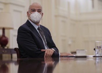 Διαψεύδει το ΥΠΕΞ τα περί μυστικής συνάντησης Δένδια-Μέρκελ