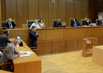 Διακοπή στη δίκη της Χρυσής Αυγής – Η πρόεδρος ζήτησε διευκρινίσεις από την εισαγγελέα για τη χθεσινή πρότασή της